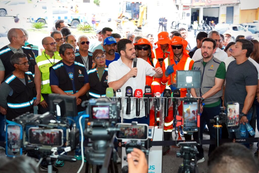 Prefeito-Renato-Junior-leva-prefeitura-inteira-para-o-bairro-Cidade-de-Deus-com-servicos-integrados-de-asfalto-limpeza-urbana-e-acoes-sociais-3