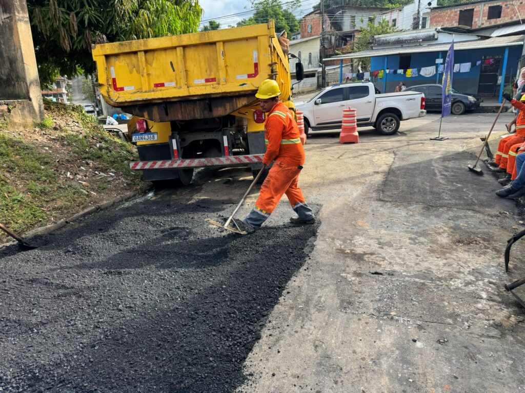 Prefeitura-de-Manaus-intensifica-operacao-Tapa-Buracos-no-bairro-Redencao-e-reforca-recuperacao-viaria-na-zona-Centro-Oeste-2