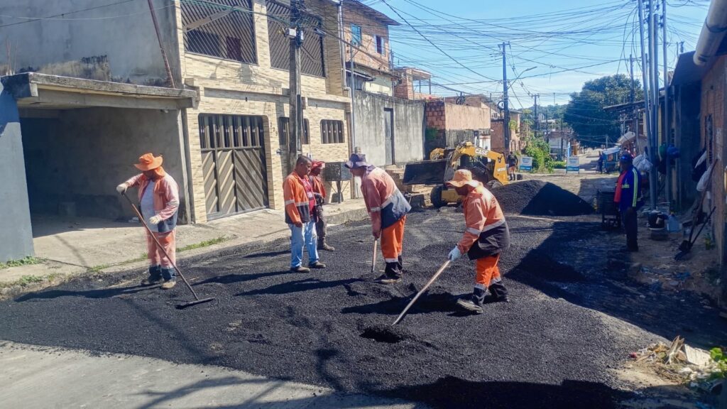 Prefeitura-de-Manaus-recupera-rua-da-comunidade-Monte-Siao-e-garante-mais-mobilidade-e-qualidade-de-vida-aos-moradores